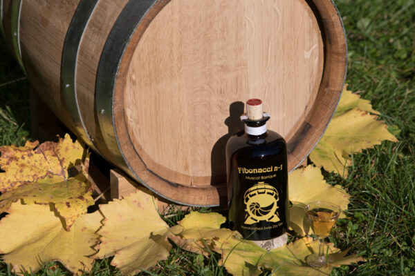 Fibonacci n-1 Muscat Barrique: Handcrafted Swiss Dry Gin - Image 2