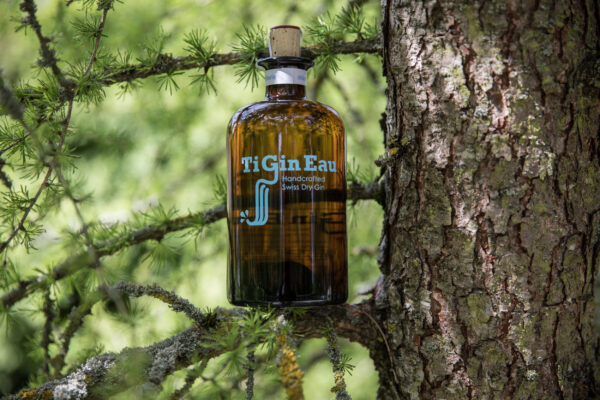 TiGinEau: Handcrafted Swiss Dry Gin - Image 3