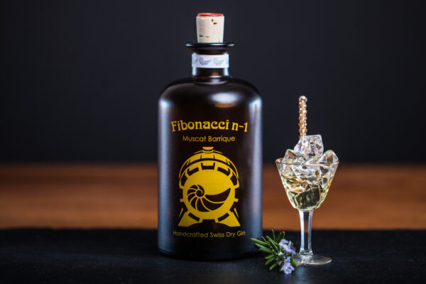 Fibonacci n-1 Muscat Barrique: Handcrafted Swiss Dry Gin - Image 3